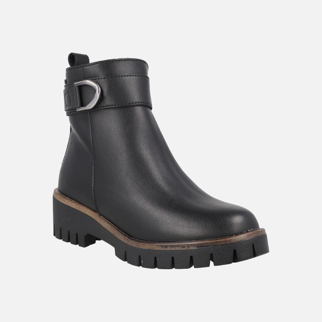 Botines de piel con adorno metálico y membrana impermeable