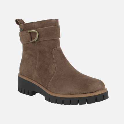 Botines de piel con adorno metálico y membrana impermeable