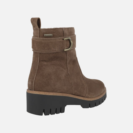Botines de piel con adorno metálico y membrana impermeable