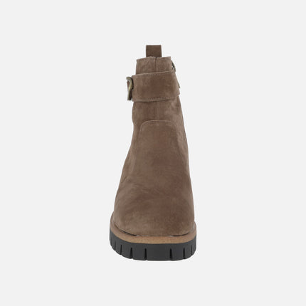 Botines de piel con adorno metálico y membrana impermeable