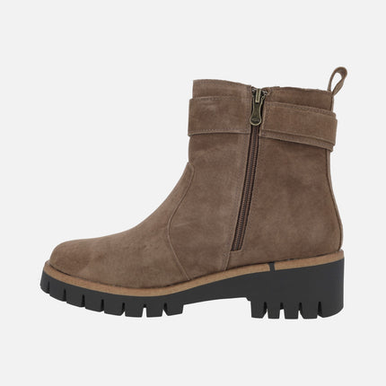 Botines de piel con adorno metálico y membrana impermeable