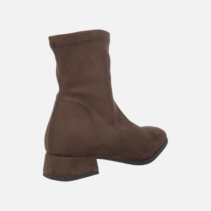 Botines de tacón bajo en tejido elástico efecto ante con Eco Dry