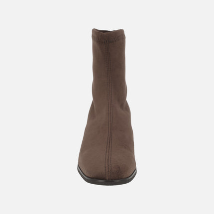 Botines de tacón bajo en tejido elástico efecto ante con Eco Dry