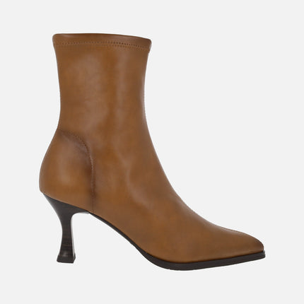 Sharp toe and thin heel ankle boots with Eco dry system