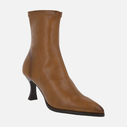 Sharp toe and thin heel ankle boots with Eco dry system