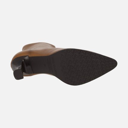 Sharp toe and thin heel ankle boots with Eco dry system