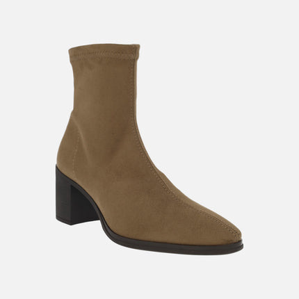 Botines de tacón ancho en tejido elástico efecto ante con Eco Dry