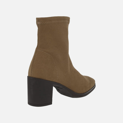 Botines de tacón ancho en tejido elástico efecto ante con Eco Dry