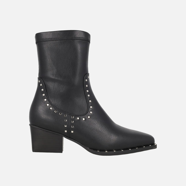 Black ankle boots with silver studs Lil Ivette