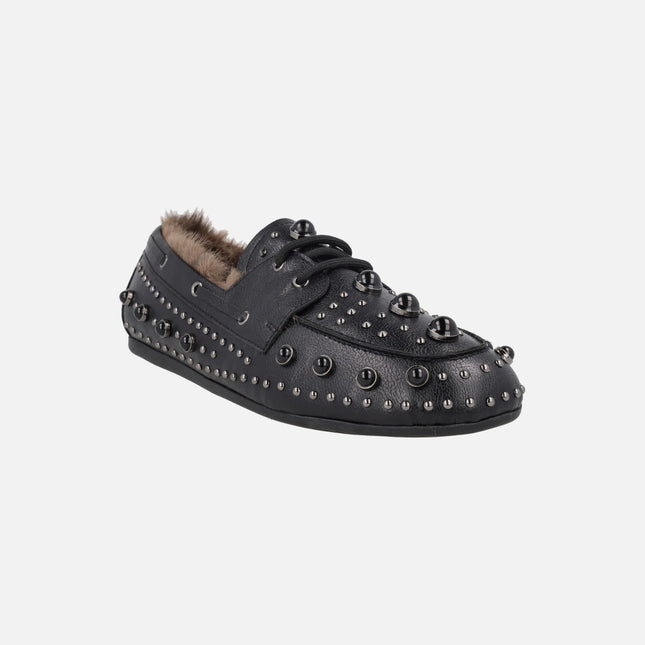 Zapatos estilo náuticos con pelo interior y apliques MOCHA