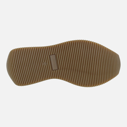 Zapatillas deportivas en combinado de marrones y burdeos con detalles metalizados