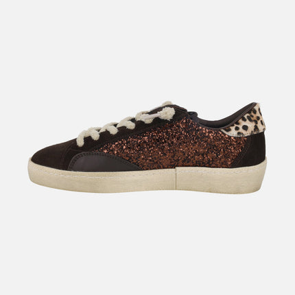 Zapatillas deportivas en combinado moka con detalles de print leopardo