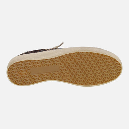 Zapatillas deportivas en combinado moka con detalles de print leopardo