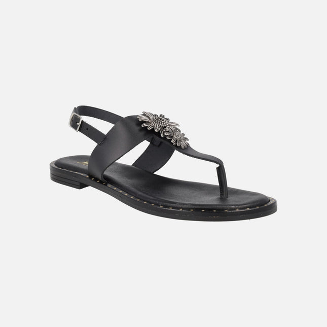 Sandalias de dedo en piel negra con flores plateadas