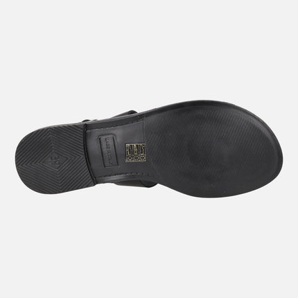 Sandalias de dedo en piel negra con flores plateadas