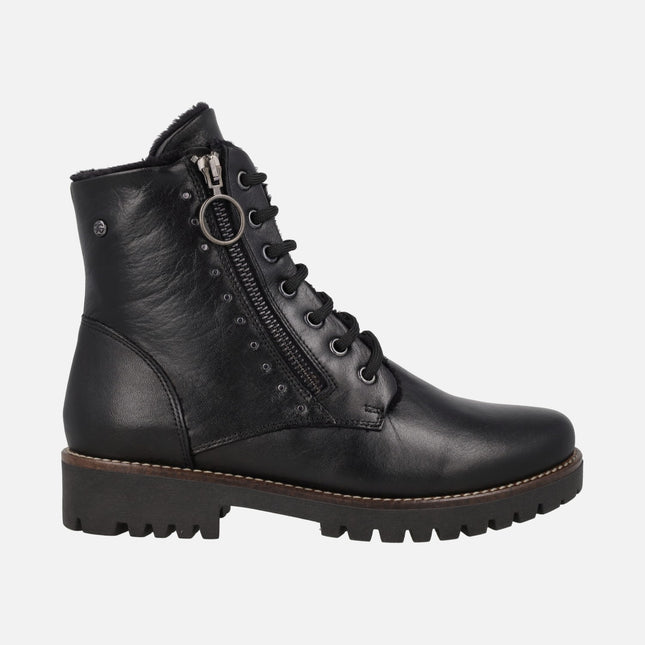 Leather ankle boots with laces and fur lining