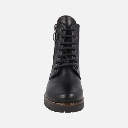 Botines de piel con cordones y forro de pelo