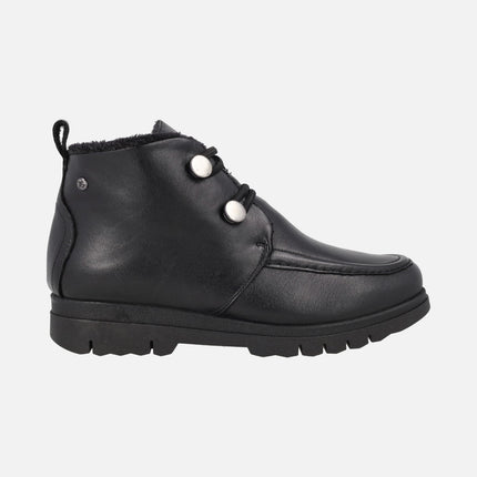 Botines de piel con forro de pelo y cierre de botones metálicos