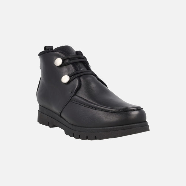 Leather ankle boots with fur lining and metal button closure