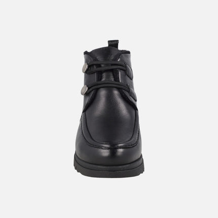Botines de piel con forro de pelo y cierre de botones metálicos