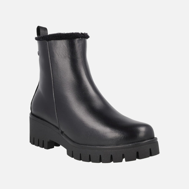 Women's leather ankle boots with fur lining