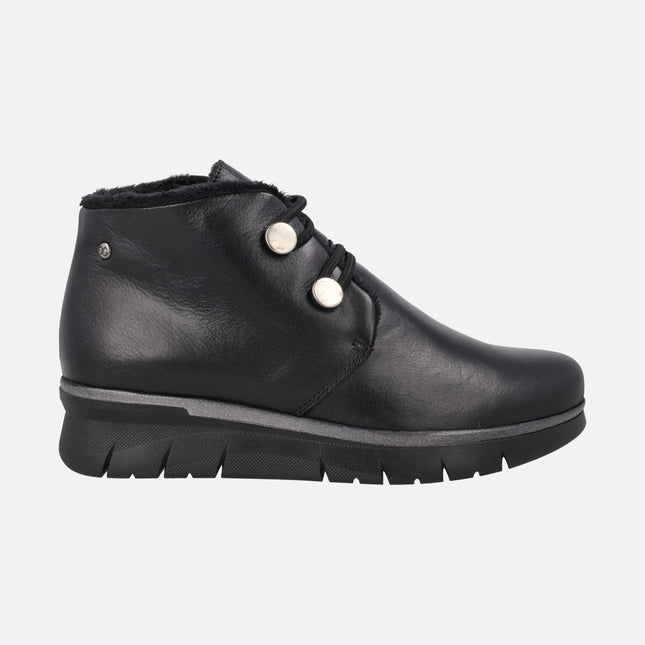 Comfort leather ankle boots with elastics and buttons