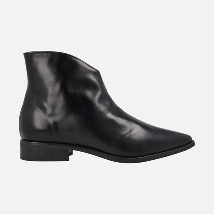 Plain Barminton ankle boots with central seam and low heel