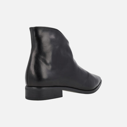 Plain Barminton ankle boots with central seam and low heel