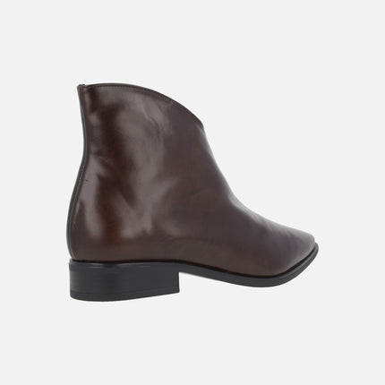 Plain Barminton ankle boots with central seam and low heel