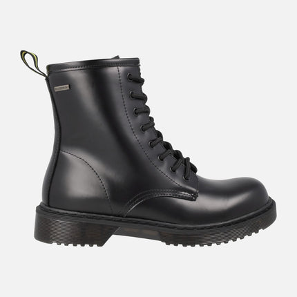 Botas negras de piel estilo militar con membrana impermeable