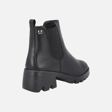 Comfort heeled ankle boots in black leather with side elastic