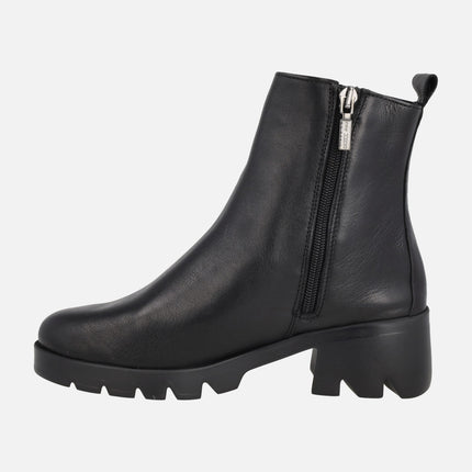Botines confort de tacón en piel negra con tira de strass