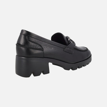 Comfort heeled loafers in black leather with decoration