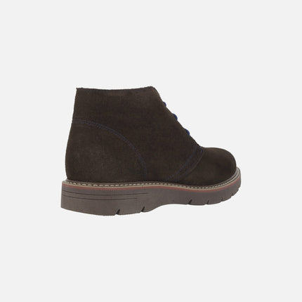 Men's boots in brown suede with blue laces