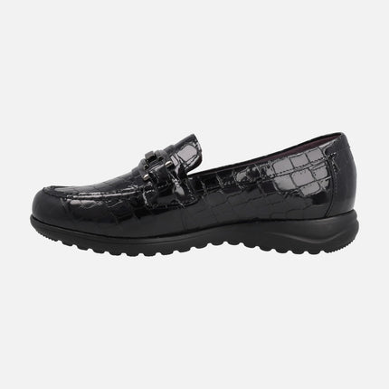 Mocasines confort en coco charol negro con adorno metálico