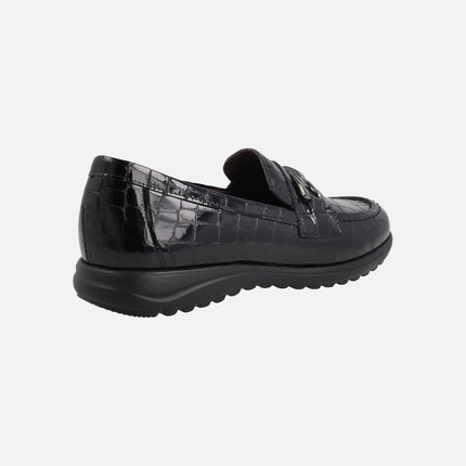 Mocasines confort en coco charol negro con adorno metálico