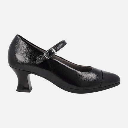 Zapatos estilo mary jane en charol negro con pulsera