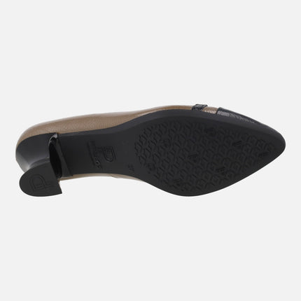 Salones de charol con puntera en combinado negro y taupe