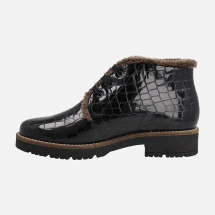 Botines confort en coco charol con cordones y forro de pelo