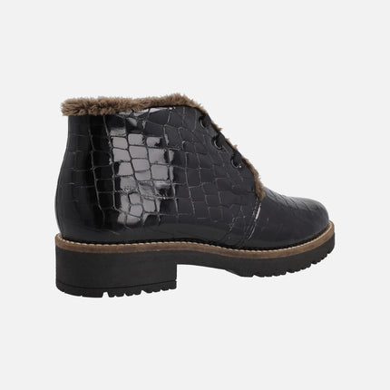 Botines confort en coco charol con cordones y forro de pelo