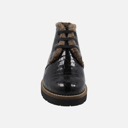 Botines confort en coco charol con cordones y forro de pelo