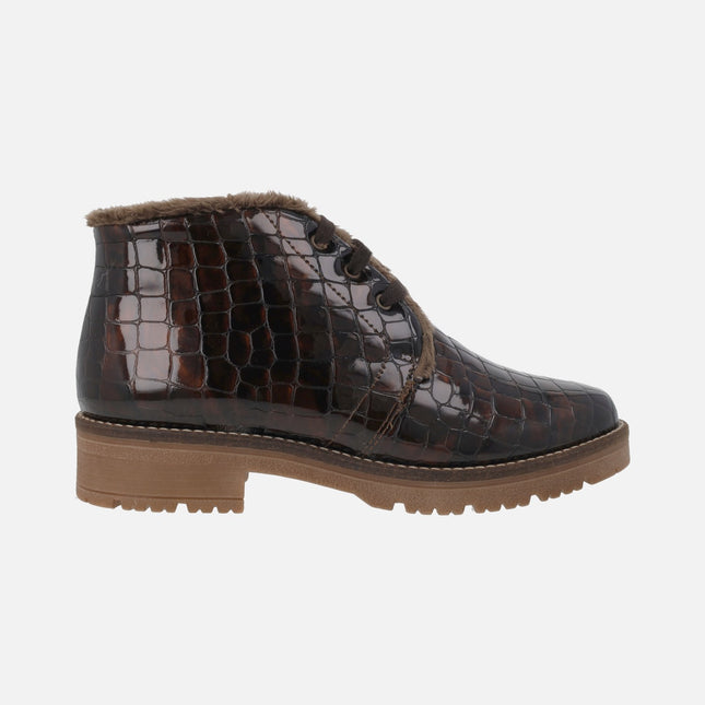 Comfort ankle boots in croc patent leather with laces and fur lining