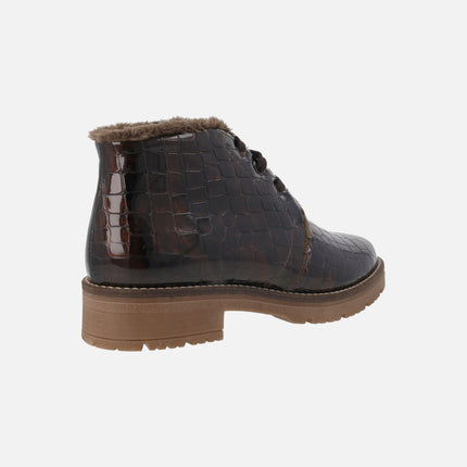 Botines confort en coco charol con cordones y forro de pelo