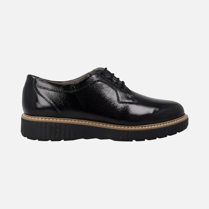 Women's lace-up shoes in black patent leather 