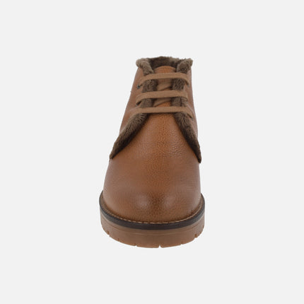 Botines de cordones en piel grabada cuero con forro de pelo