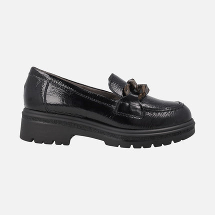 Mocasines para mujer en charol negro con adorno marrón