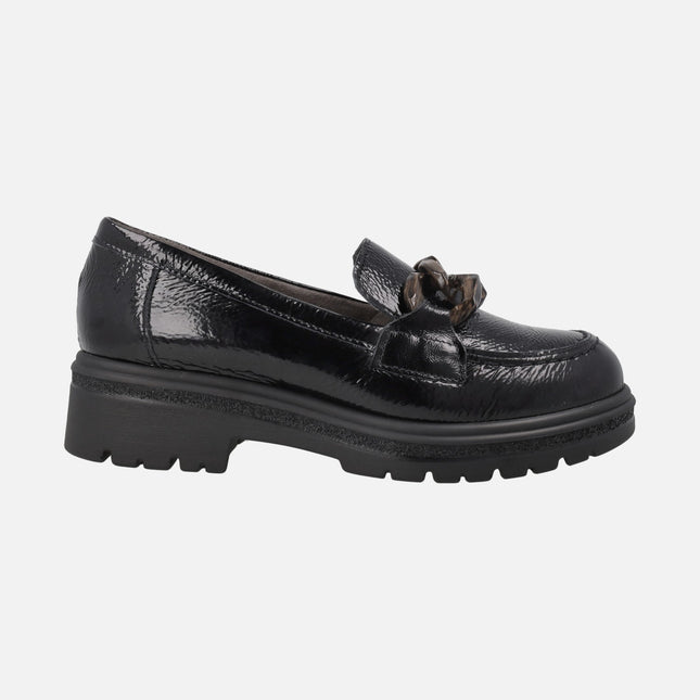 Mocasines para mujer en charol negro con adorno marrón