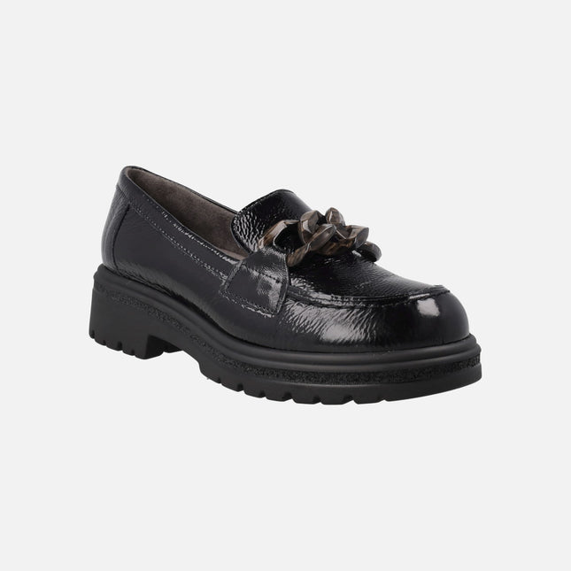 Mocasines para mujer en charol negro con adorno marrón