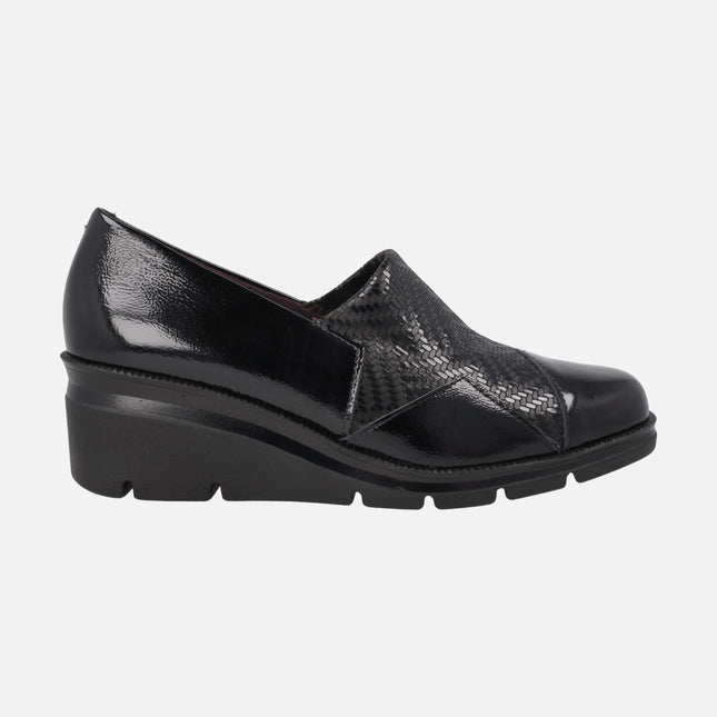 Zapatos confort en combinado de charol y tejido negros