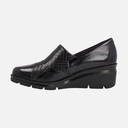 Zapatos confort en combinado de charol y tejido negros